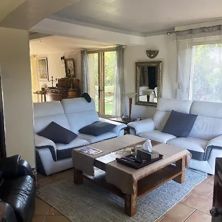 Villa Ensoleillee A Sainte-Maxime Avec Piscine Privee サント・マキシム